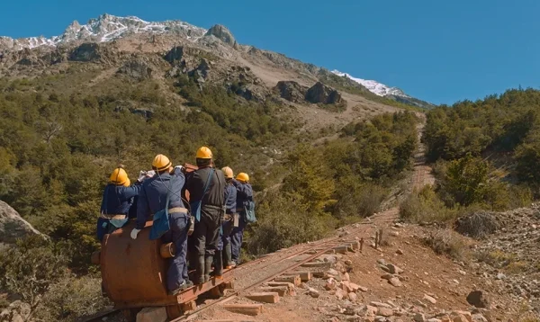 "Igual a Cristal" (still), 37', 2025